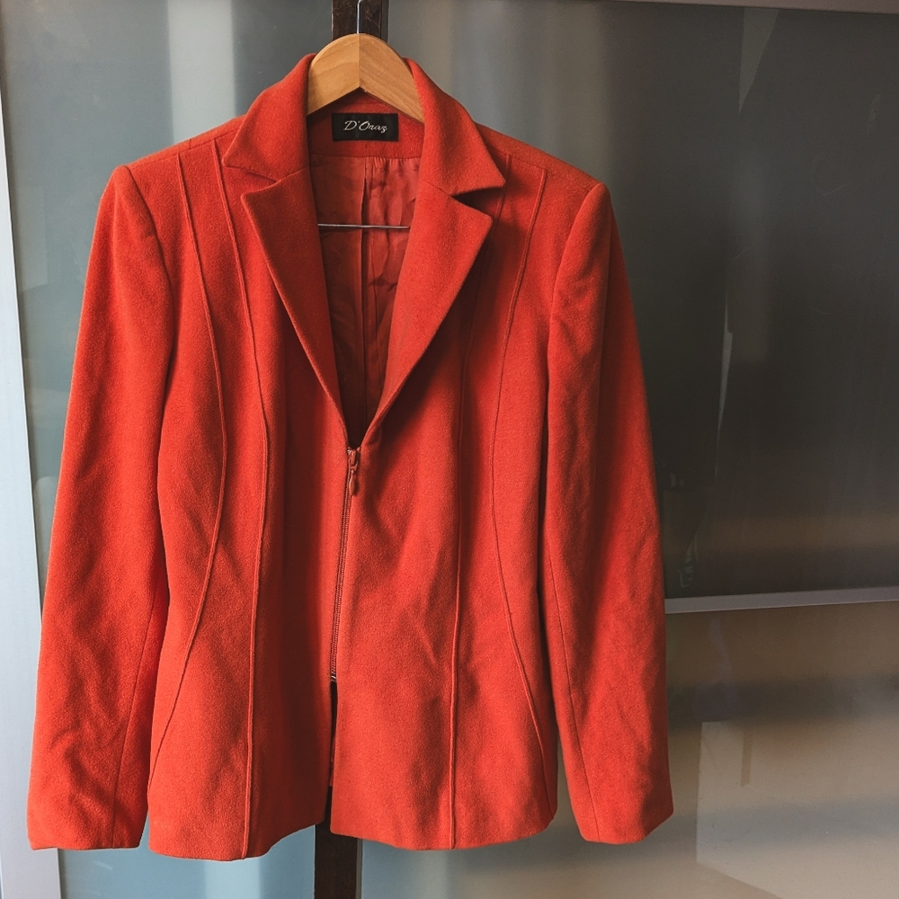 ✴️SALE✴️VTG D'Oraz Orange Jacket with lapel collar and zipper closure - size S